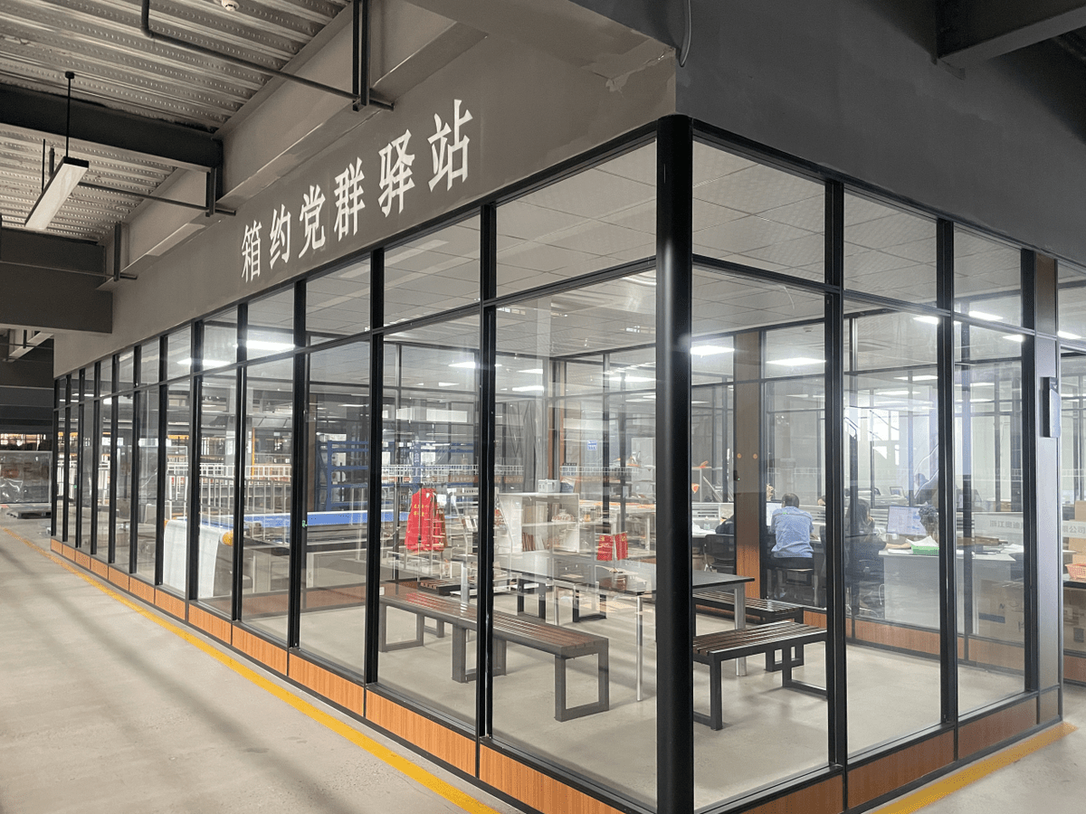奥迪斯丹为企业货运司机建起“箱”约驿站.png